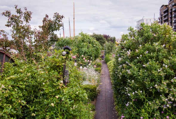 Garden Barge Square - Reeds Wharf, looking east