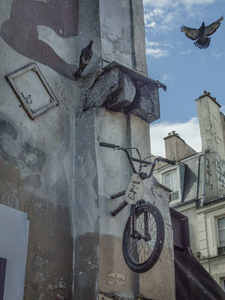 BMX ride in peace, rue Oberkampf, Paris 11ème